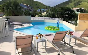 Beautiful suite S16, pool, next to Pinel Island